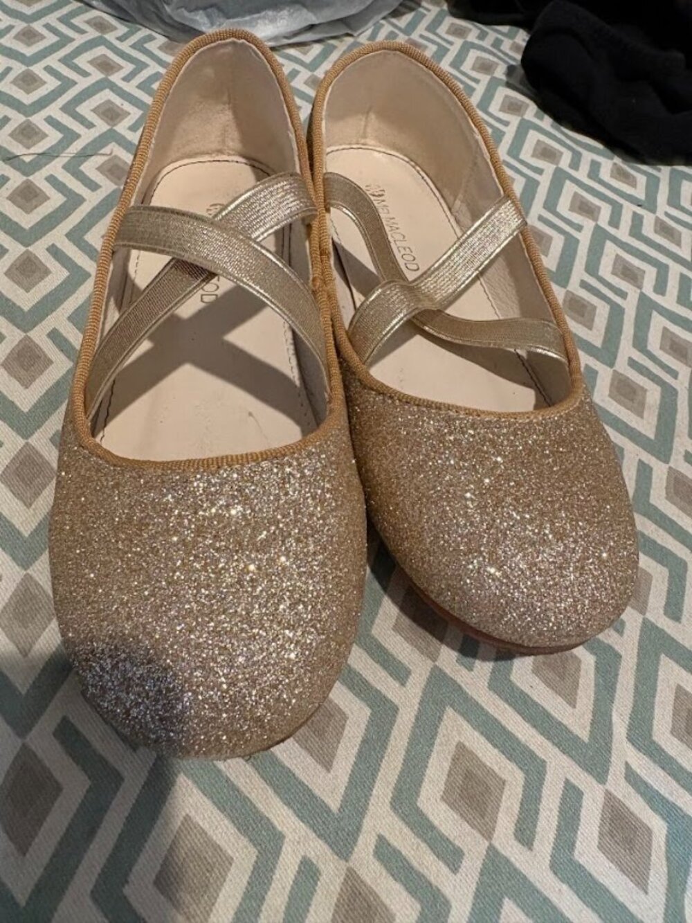 Size 1.5/2 Girls Gold Flats Mei Macleod